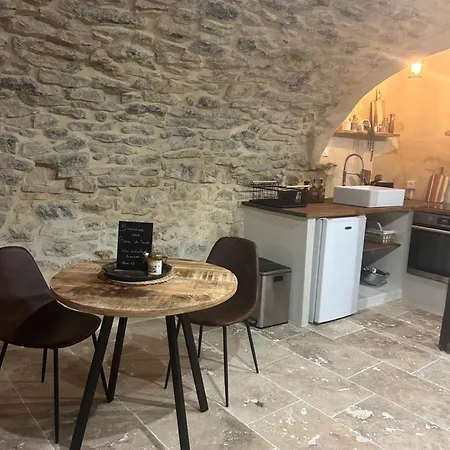 Romantique En Pierre Voutee *