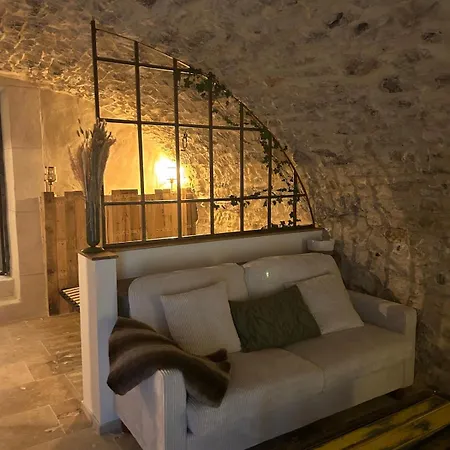 Holiday home Romantique En Pierre Voutee Saint-Paulet-de-Caisson